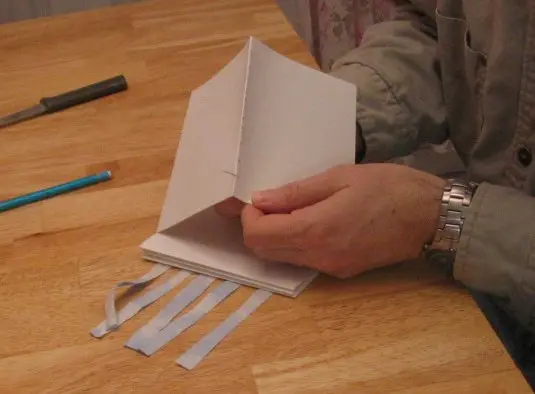 Bookbinding initial stitch