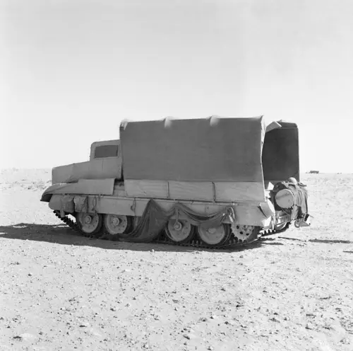 IWM-E-18461-Crusader-camouflaged-19421026