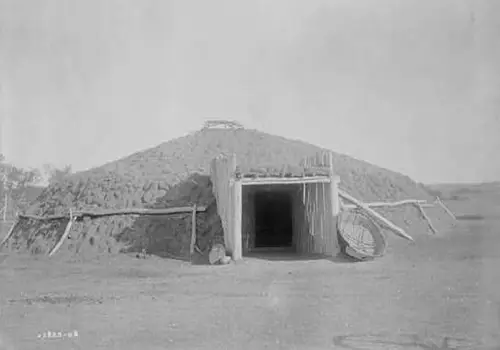 The Mandan were in contrast with other tribes in the Great Plains region in the establishment of permanent villages instead of leading a nomadic existence tracking herds of buffalo. These permanent settlements featured round, earthen lodges surrounding a central plaza. While the buffalo was key to the daily life of the Mandan, it was supplemented by agriculture and trade.