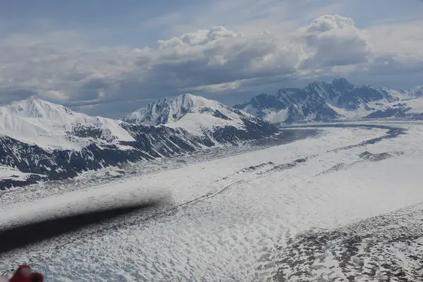 Medial moraine 9218