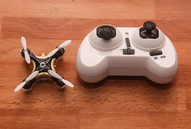 Nano drone met kleine zender