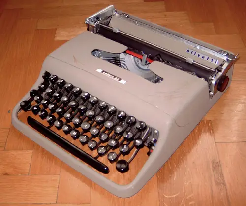 Olivetti Lettera 22 by LjL