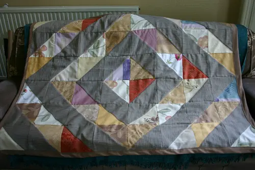 Small quilt with gray pattern
